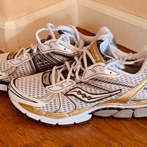 Saucony Women's pro grid Triumph running shoes